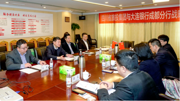 集团与大连银行成都分行签署战略相助协议 - 新利体育