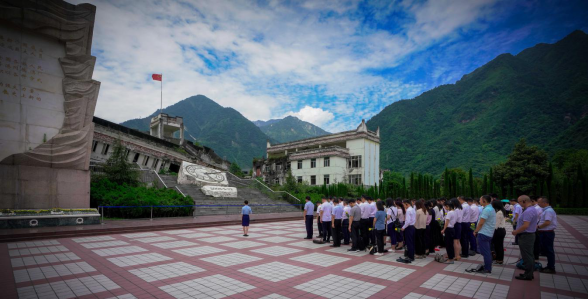 新利体育集团党委组织开展主题教育念书班现场教学暨 集团总部“七&#183;一”主题党日运动 - 新利体育