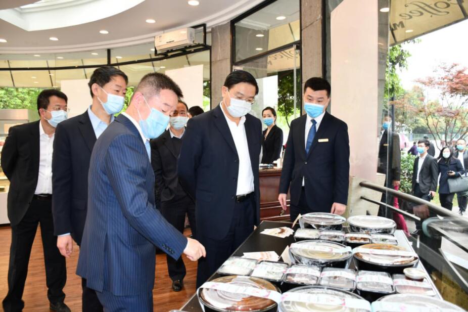 王凤朝副省长赴省新利体育集团调研 疫情防控、生产谋划和刷新生长事情