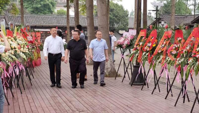新利体育集团向导出席战旗禧宴酒楼开业仪式