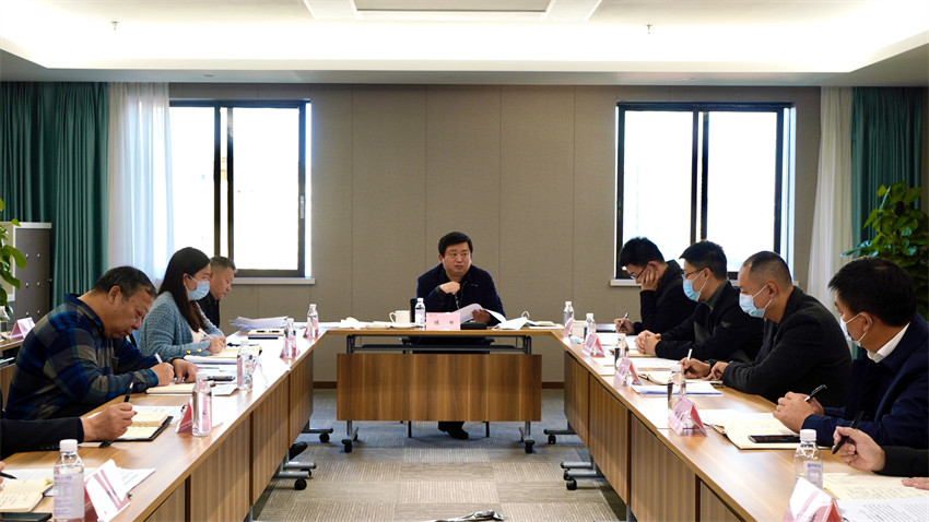 新利体育集团召开加速推进规范董事会建设、司理层成员任期制和左券化治理等专项刷新事情催促会