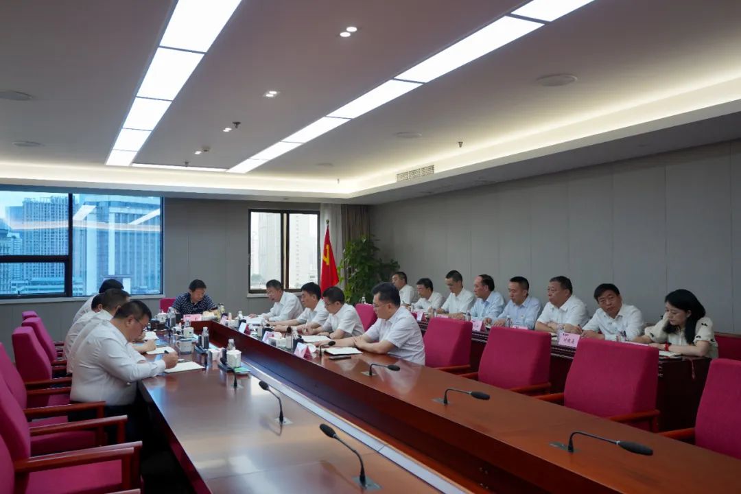 新利体育集团召开转达学习习近平总书记来川视察主要指示精神党委理论学习中心组（扩大）聚会 - 新利体育