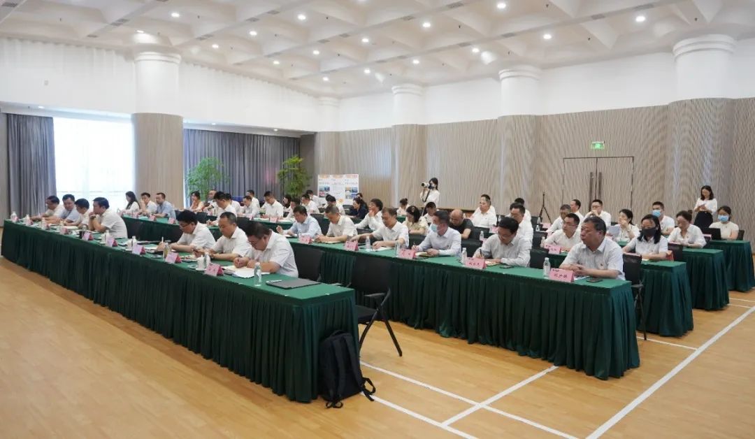 新利体育集团举行学习贯彻习近平总书记来川视察主要指示精神和省第十二次党代会精神专题念书班 - 新利体育
