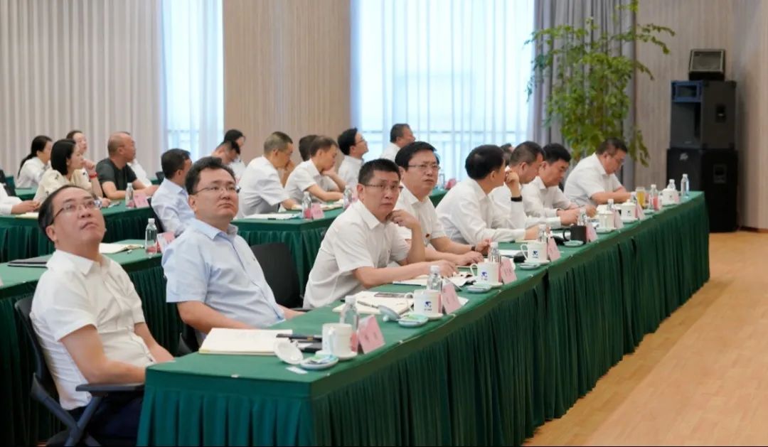 新利体育集团举行学习贯彻习近平总书记来川视察主要指示精神和省第十二次党代会精神专题念书班 - 新利体育