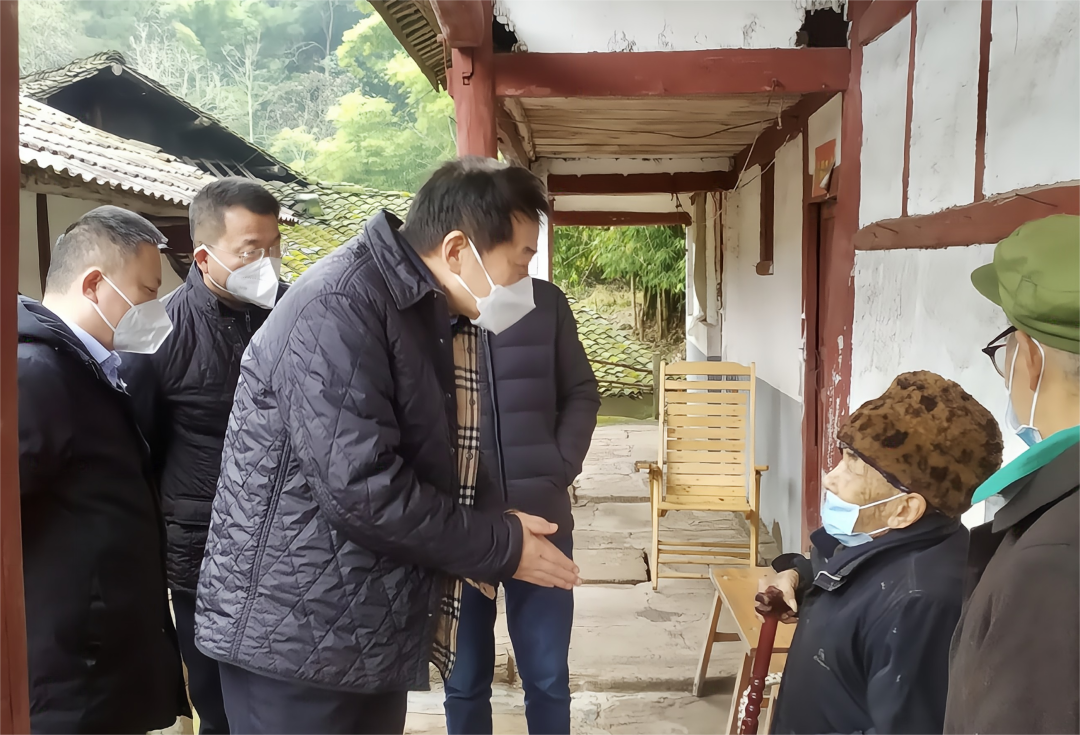 四川省新利体育集团党委书记、董事长任丁率队赴嘉陵区开展帮扶事情