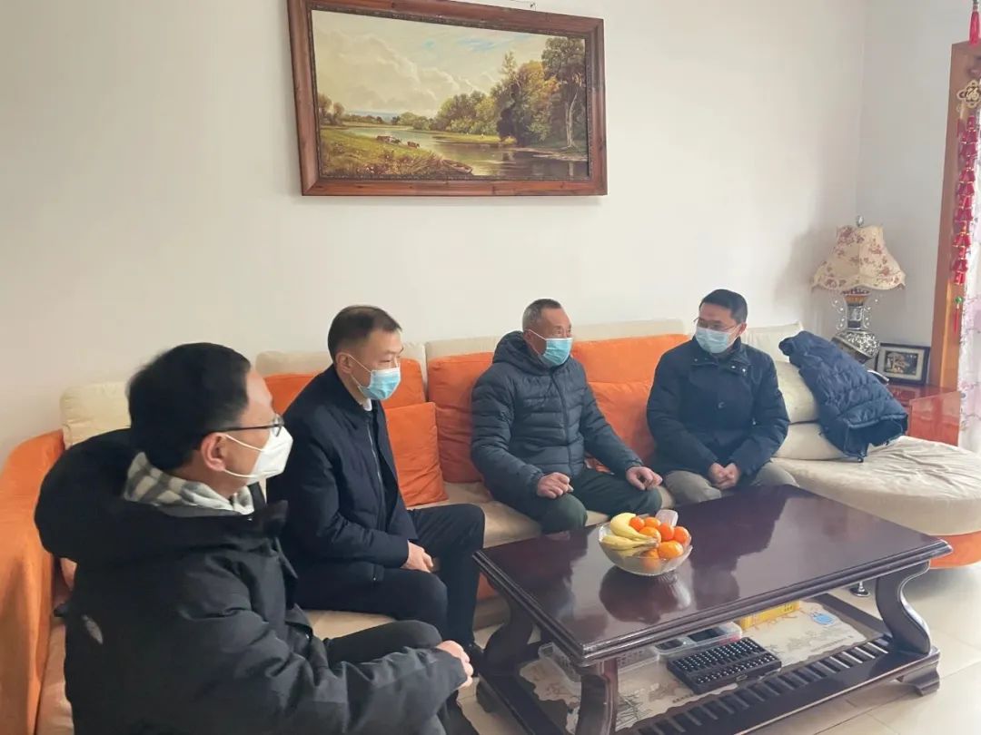 迎春送温暖 眷注暖人心——集团向导班子开展新春走访慰问运动 - 新利体育