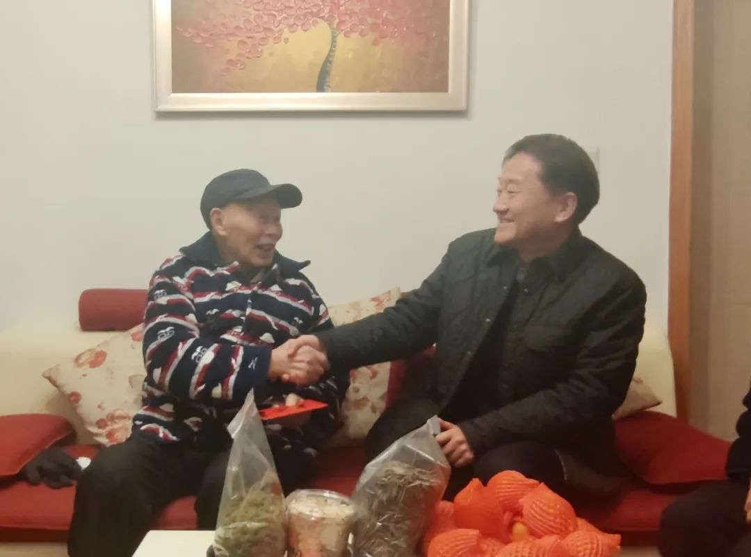 迎春送温暖 眷注暖人心——集团向导班子开展新春走访慰问运动 - 新利体育