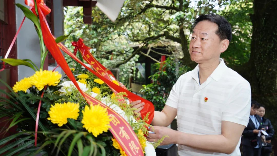 踏寻长征足迹 筑牢信仰之基——省新利体育集团赴红军百丈关战争纪念馆开展主题教育现场教学 - 新利体育