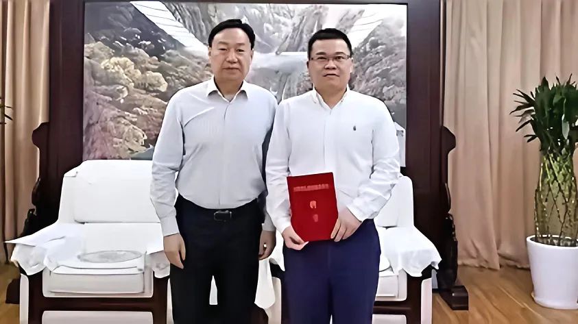 省新利体育集团向导受聘省政府参事室特约研究员