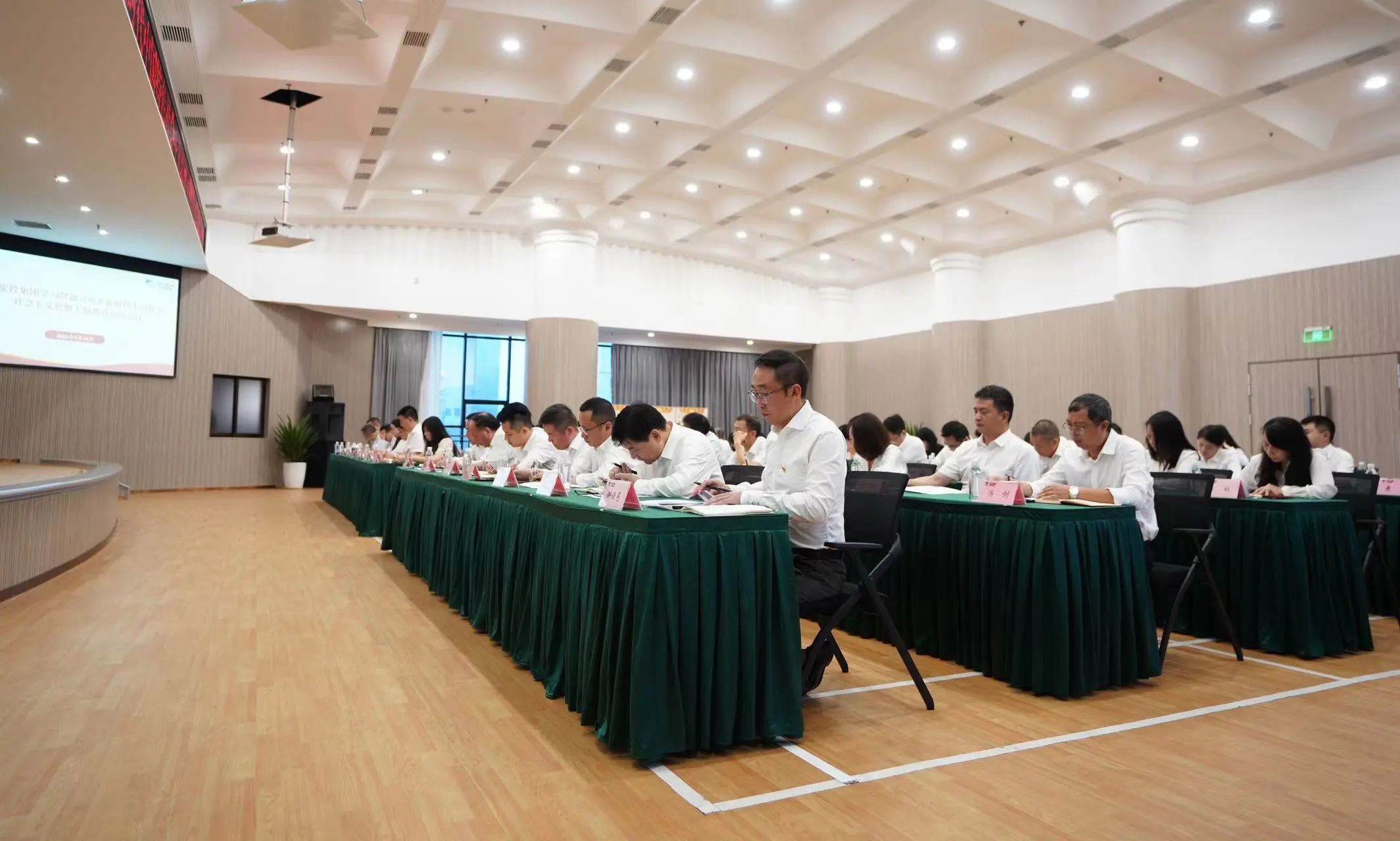 省新利体育集团召开学习贯彻习近平新时代中国特色社会主义头脑主题教育总结聚会 - 新利体育