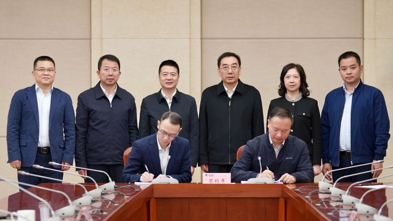 成都东部新区天府山庄正式移交省新利体育集团