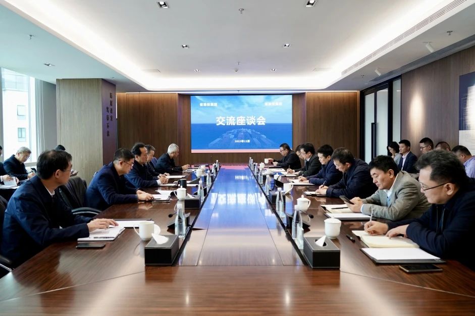 省新利体育集团与省港投集团举行交流座谈 - 新利体育