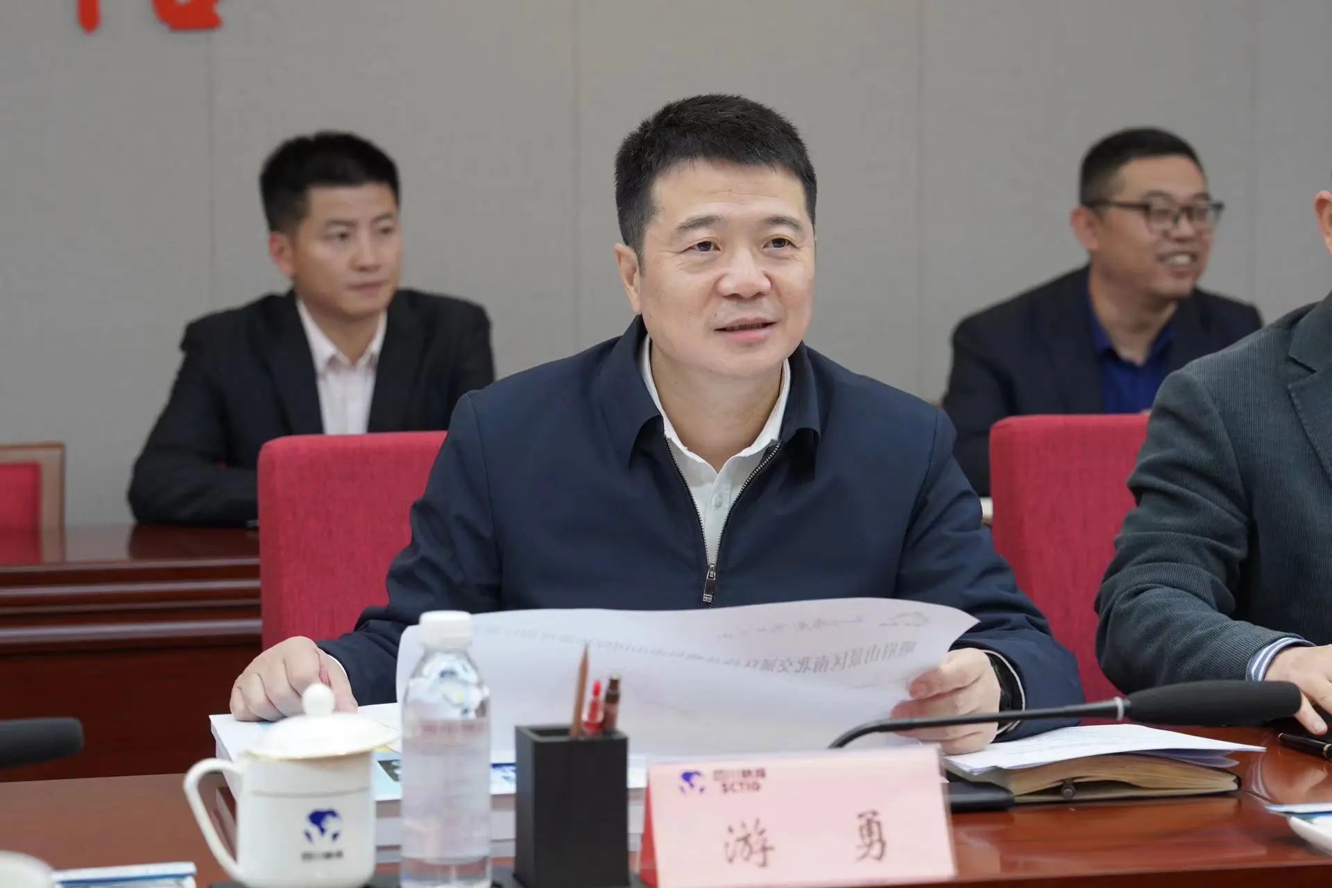 省新利体育集团与峨眉山市委市政府举行座谈交流会 - 新利体育
