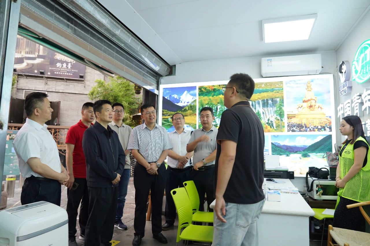 省新利体育集团党委书记、董事长游勇端午节时代检查调研清静生产谋划事情并探望慰问坚守岗位的一线职工 - 新利体育