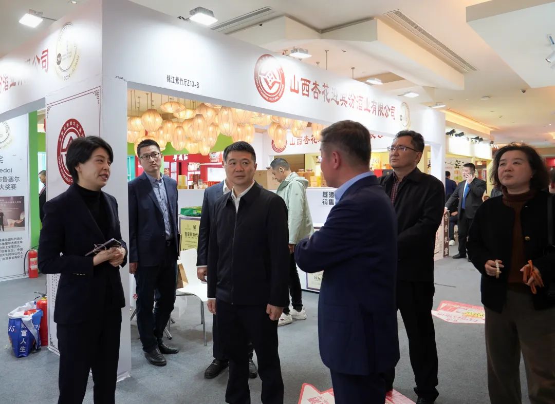省新利体育集团党委书记、董事长游勇率队到2025锦江宾馆春季酒类商务洽谈会现场检查指导重点事情 - 新利体育